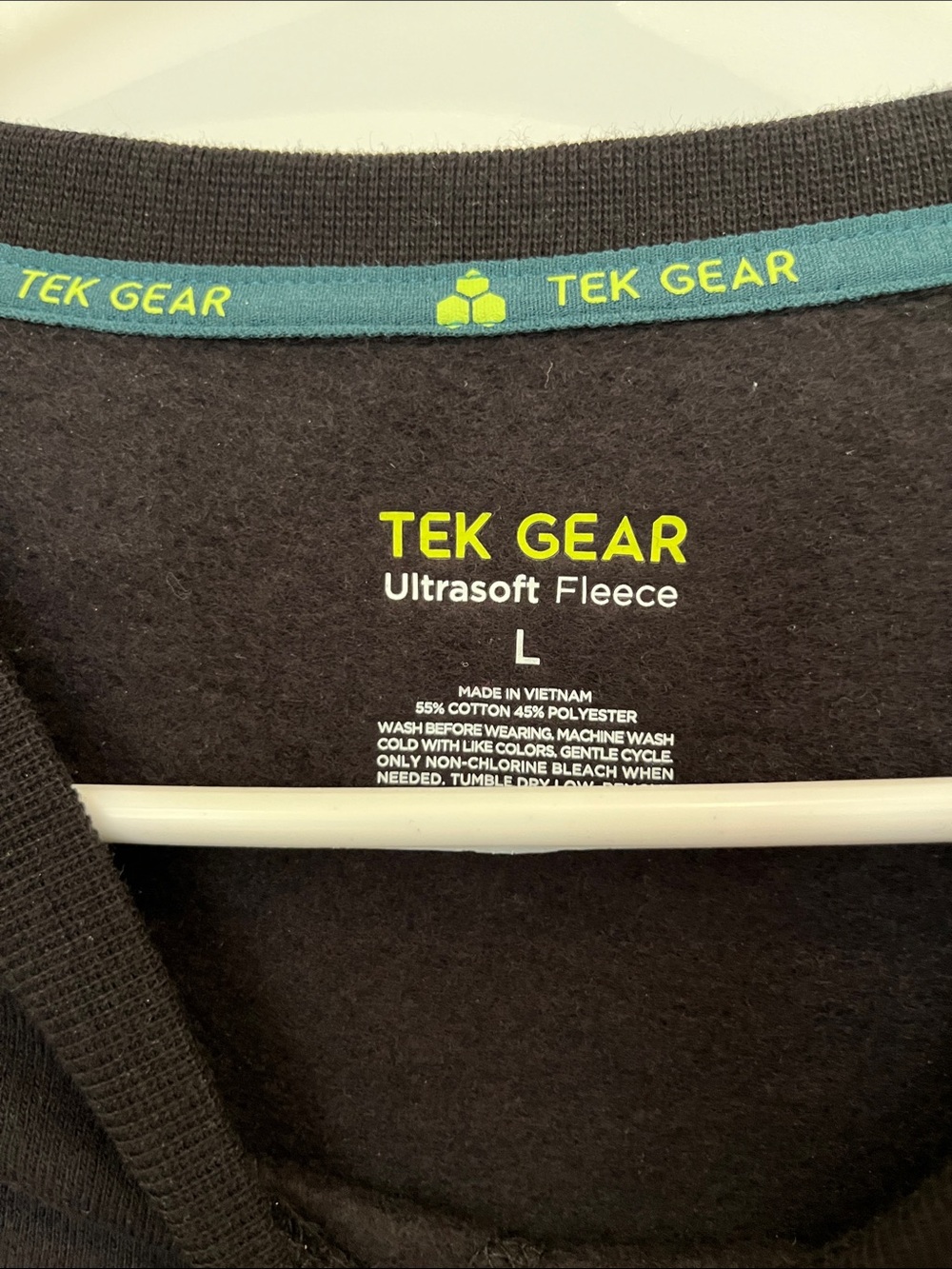 tek gear Men's Black Crewneck Pullover Sweater - Picture 3 of 4